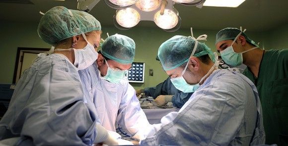 La exposición a agentes biológicos de transmisión sanguínea es uno de los principales riesgos laborales del ámbito sanitario