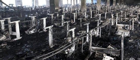 Al menos 124 muertos en un incendio en una fábrica textil de Bangladesh