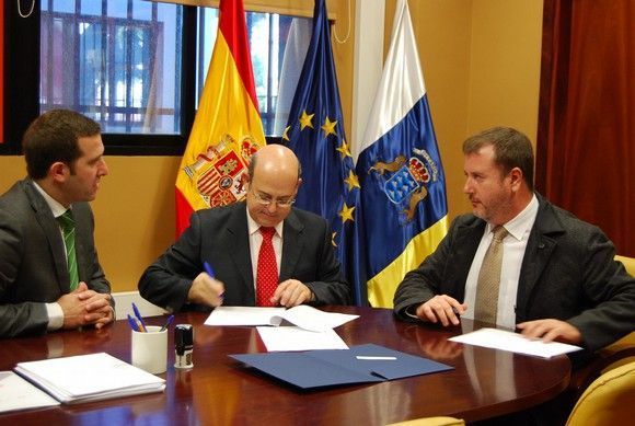 un_momento_de_la_firma_del_conveniojpg fgull-ull-fremap