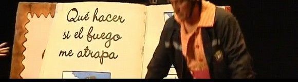 Los niños aprenden en el teatro como actuar en caso de incendio