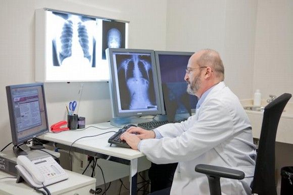 Un 15% de quienes trabajan sentados tiene riesgo de sufrir trastornos músculo-esqueléticos por posturas forzadas