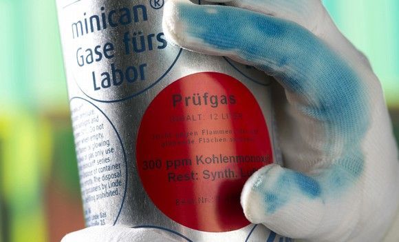 rn05_02_g_EMFT_Glove shows its true colors