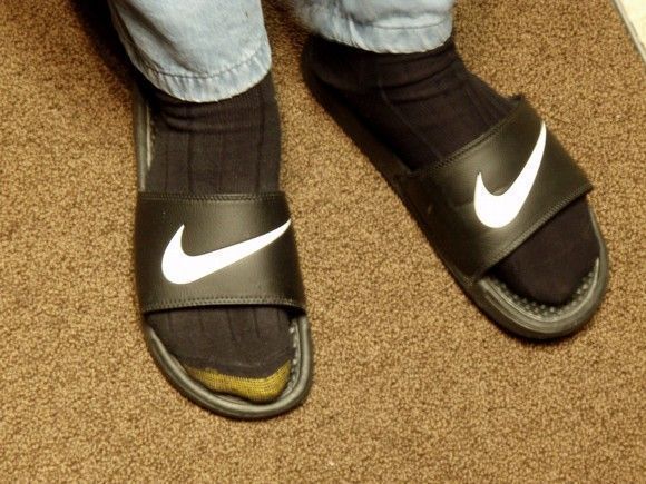 ¿Es seguro el uso de chanclas en el trabajo?
