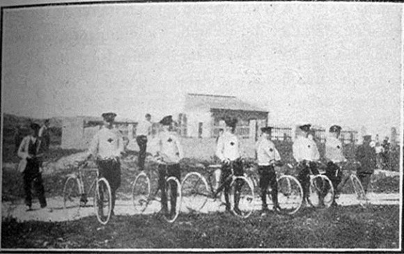 1936 Alicante. Sección ciclista de la ambulancia de cruz roja. Visto en Flickr