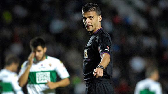Un-nino-prodigio-experto-en-Prevencion-de-Riesgos-Laborales-e-Ingenieria-y-Renovables-dirigira-el-Clasico