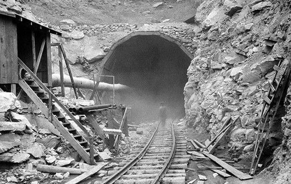 Muerte en el túnel