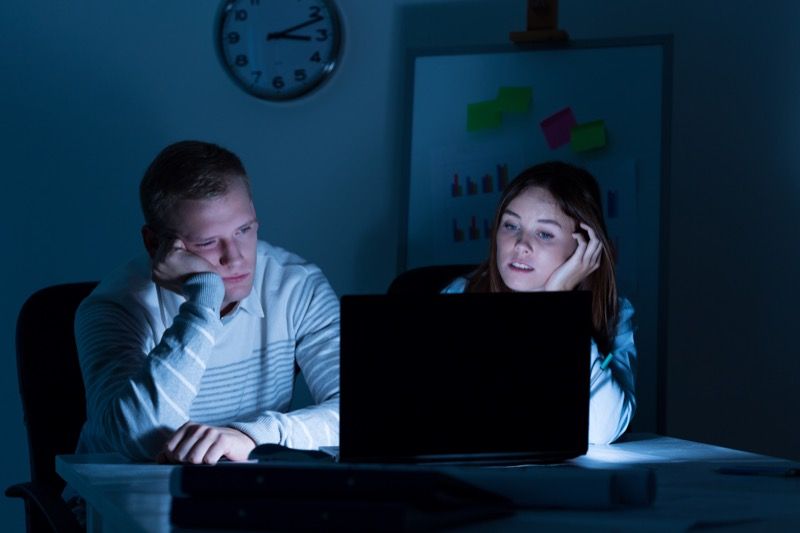 El trabajo por turnos fomenta un estilo de vida no saludable