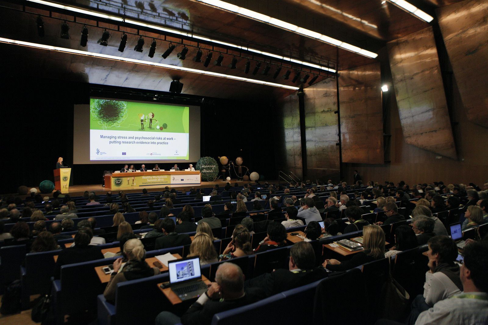 EU-OSHA concluye su campaña "Gestionemos el estrés" en Bilbao