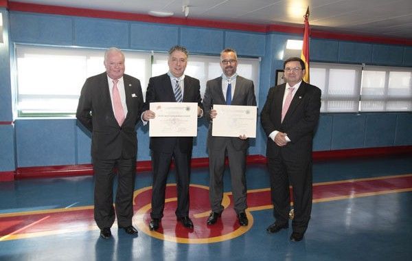 El CGPSST distingue con su máxima condecoración al Secretario de Estado de Seguridad Social y al INSHT