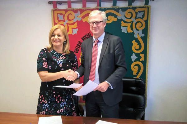 Firma del Convenio umivale y el Colegio de Graduados Sociales de A Coruña