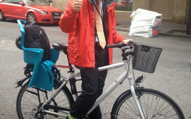 Pablo va al trabajo en bicicleta.... ¿ y es esto noticia ?