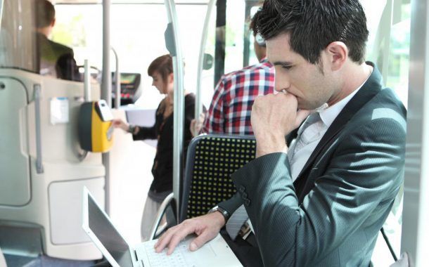 Conoce las 4 ventajas de ir a trabajar en transporte público