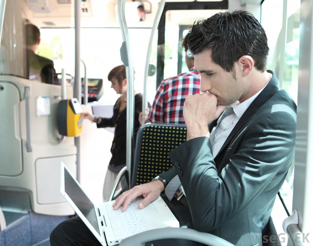 Conoce las 4 ventajas de ir a trabajar en transporte público