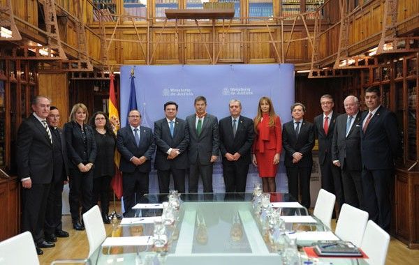 Imposición de la Cruz de los Servicios Distinguidos de las Ciencias del Trabajo al Ministro de Justicia