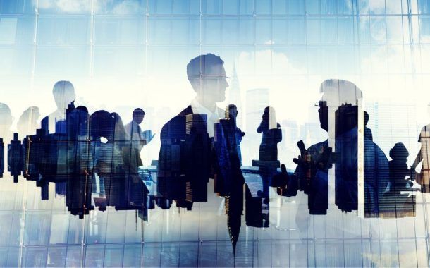 ¿Qué Dicen los Banqueros?  La Relación Entre el Bienestar y el Desempeño Laboral Según la Modalidad de Trabajo