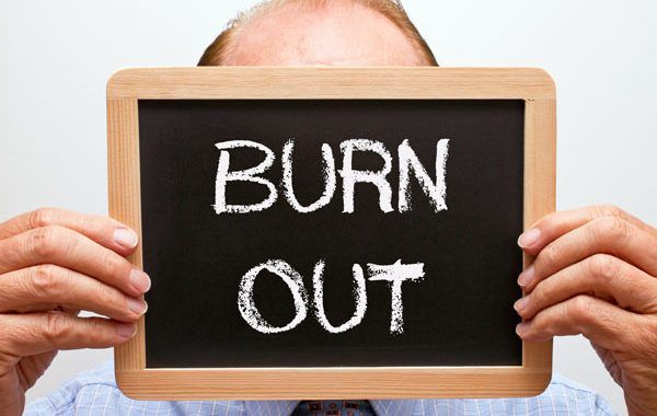 Bajos ingresos + Escasez + Inflación = Aumento del Burn Out en los trabajadores Venezolanos