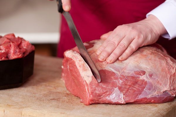 La tendinitis de una charcutera en su brazo izquierdo no es accidente por ser diestra
