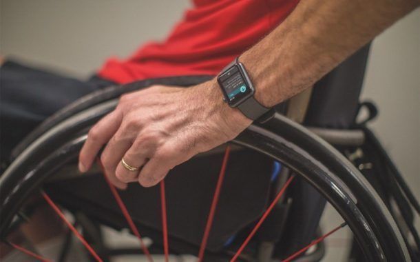 Apple Watch monitorizará la actividad física de personas con discapacidad que utilizan silla de ruedas