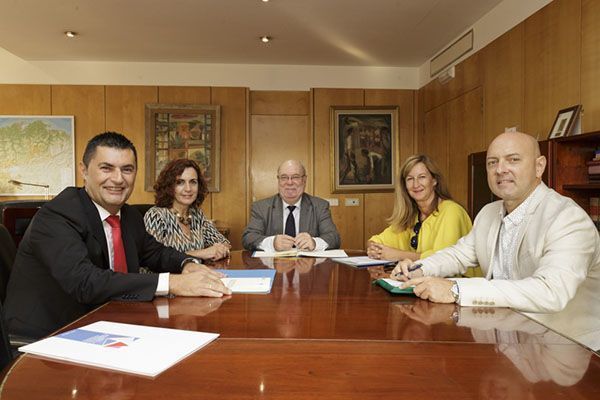 El Gobierno de Cantabria firma un convenio de colaboración con las asociaciones de autónomos