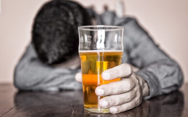 Artículo: El problema del alcoholismo en el entorno laboral