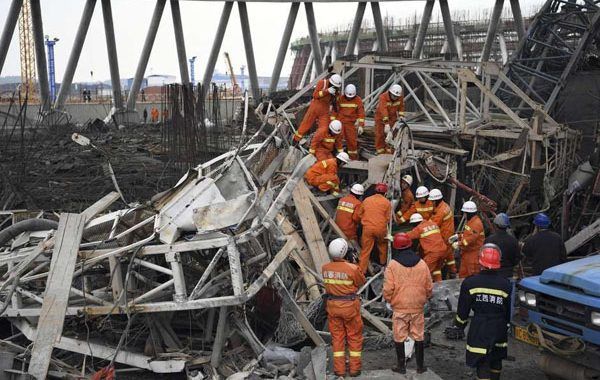 74 muertos por la caída de un andamio