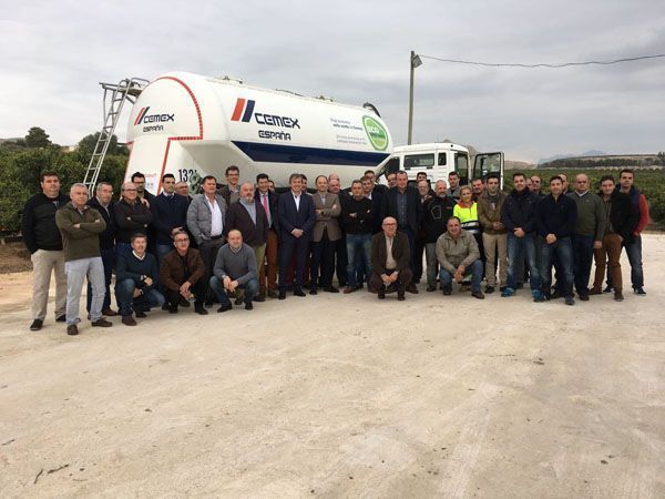 El ciclista Eduado Chozas imparte una master class de seguridad vial para Cemex