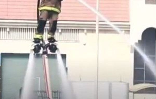 La última innovación: bomberos que vuelan