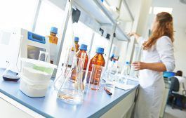 Microorganismos asociados a signos y síntomas en trabajadores de laboratorios en docencia e investigación