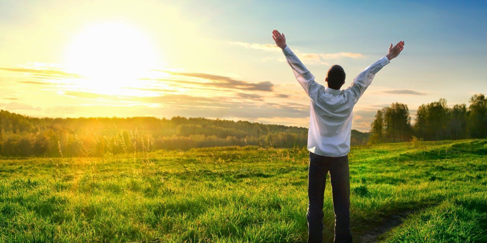 El equilibrio entre nutrición, actividad física y felicidad es la clave para gozar de buena salud, según cuatro expertos.
