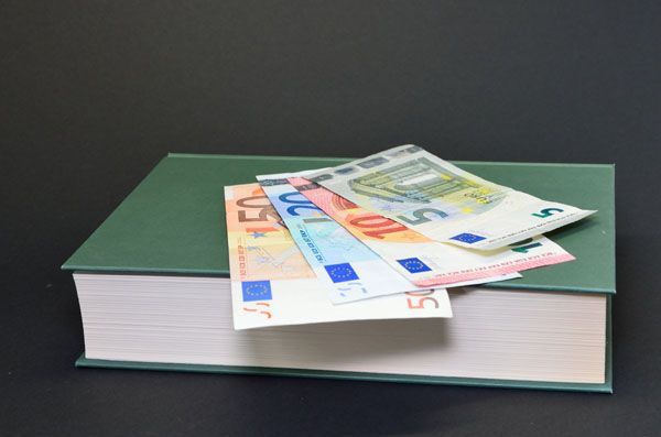 El Tribunal de Cuentas acusa a CEOE y sindicatos de repartirse los fondos de la Fundación de Riesgos Laborales