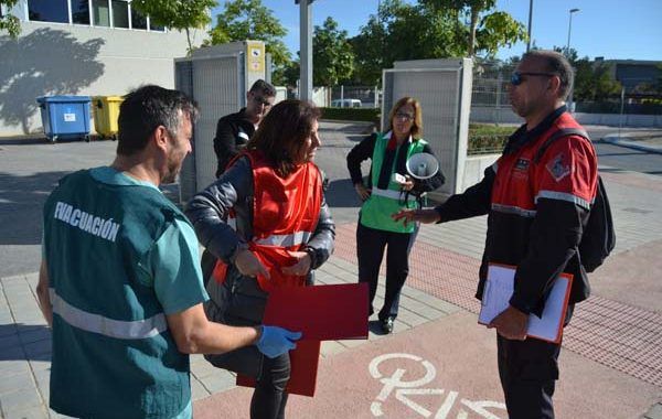 La UMH realiza un simulacro de incendio en el edificio Severo Ochoa del campus de Sant Joan de Alicante