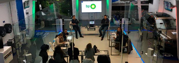 El RACE imparte el programa de formación en conducción defensiva y fatiga a los empleados de BP/ CASTROL