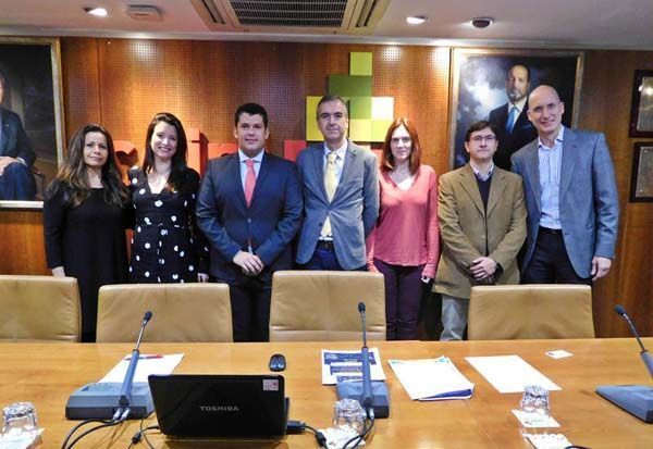 La CECE presenta en Madrid un folleto sobre seguridad vial laboral
