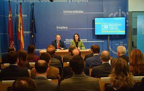Murcia presenta su 'Estrategia de Salud y Seguridad Laboral 2019-2022' con la meta de reducir un 15% la siniestralidad