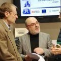 Santiago Gascón, José Muñoz y Soledad de la Puente en la presentación del estudio sobre las condiciones de trabajo y salud de los periodistas de Aragón