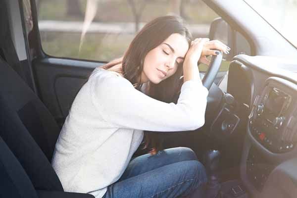 ¿Sería preferible echarse una siesta en el coche en lugar de conducir? ¿Sería preferible echarse una siesta en el coche en lugar de conducir?