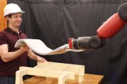 RoboRaise es un brazo robótico ideado para trabajar en equipo