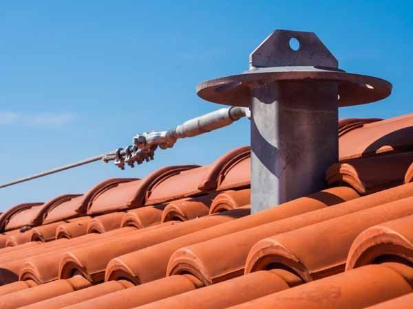 5 PrevenConsejos para prevenir las caídas desde cubiertas y tejados