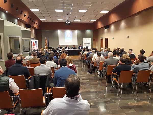 Más de cien personas asisten a la primera jornada empresarial en materia de seguridad industrial e incendios en Zaragoza