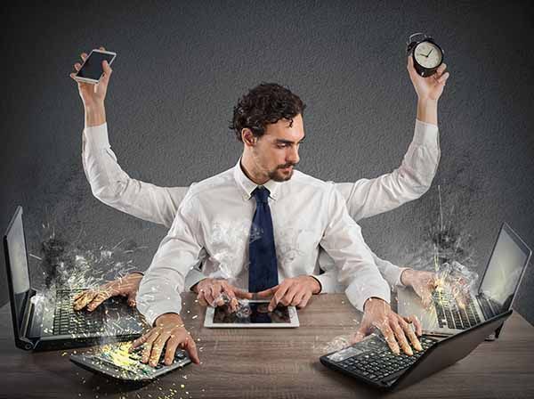 ¿Cómo vivir conectados pero no estresados? Hábitos tecnosaludables