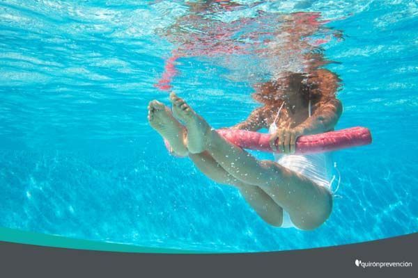 Ejercicios acuáticos para no perder la forma este verano (infografía)