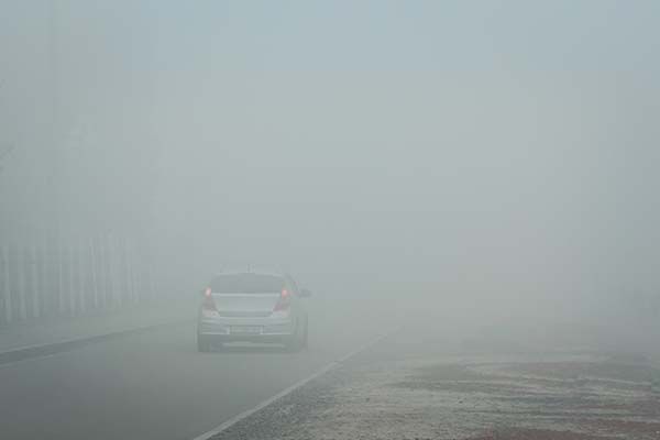 10 claves para conducir con niebla