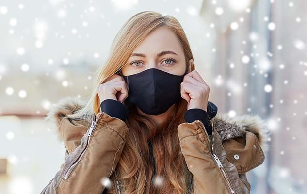 La mascarilla en invierno, ¿por qué se humedece más?