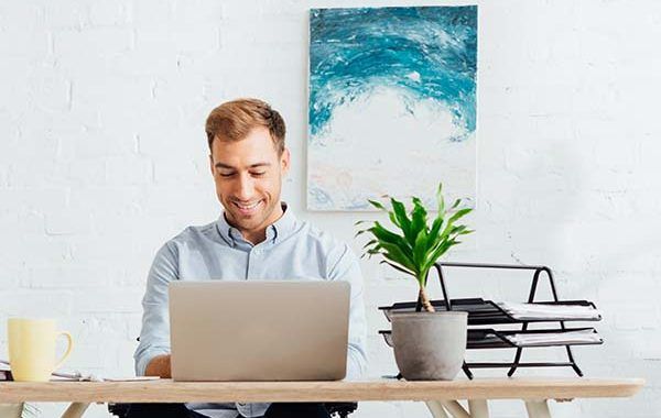 Identificación de riesgo ergonómico en usuarios de PVD's en teletrabajo