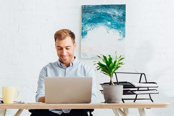 Identificación de riesgo ergonómico en usuarios de PVD's en teletrabajo