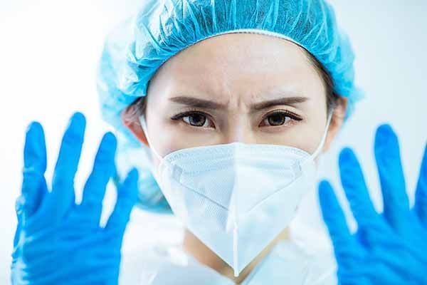 La tercera ola de la pandemia provoca un incremento de las agresiones al personal sanitario