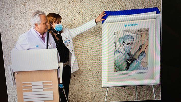 Homenaje a los profesionales, en el Hospital Asepeyo Coslada, por su labor sanitaria frente a la Covid-19