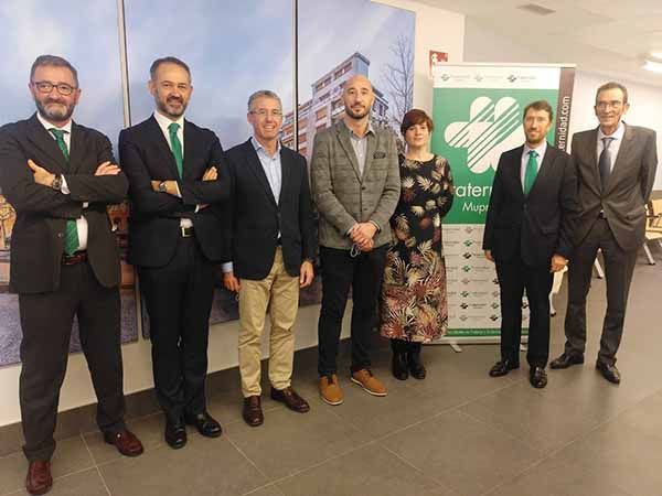 El alcalde de Eibar acude a la apertura de la nueva delegación de Fraternidad-Muprespa en la localidad