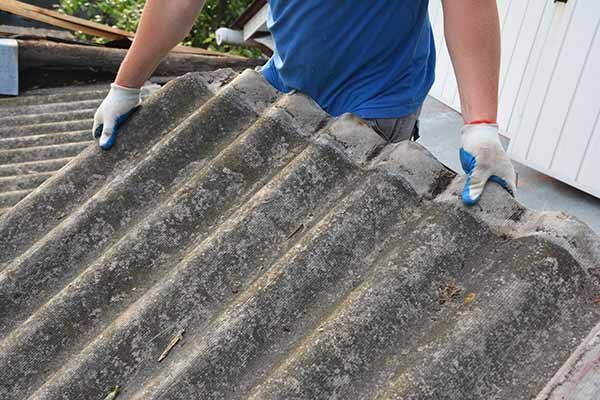 Retirada y gestión de materiales con contenido en amianto en comunidades de propietarios