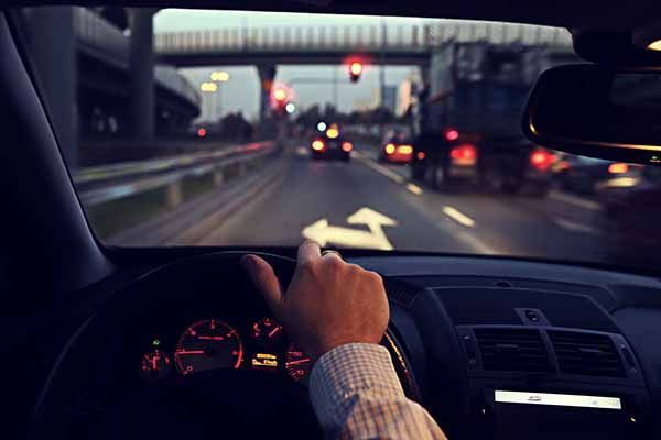 12 Consejos para conducir de noche